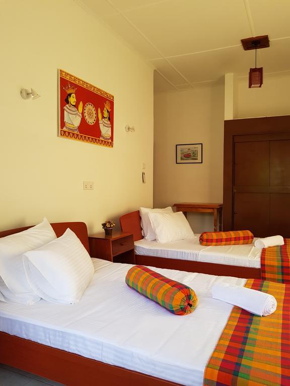 Ferienwohnung Knight'S Heaven Kandy Exterior foto